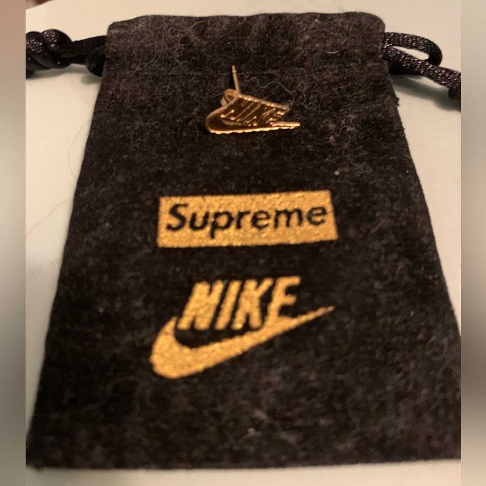 14k gold Supreme/Nike earring